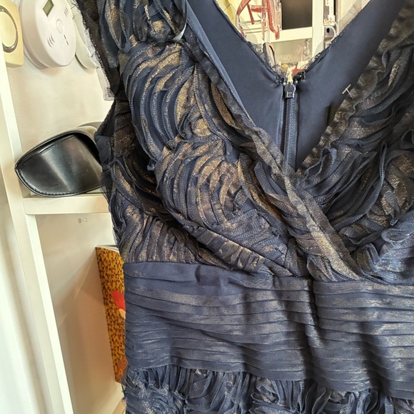 Tadashi Shoji navy and golf mesh floor length gown size 6 - Picture 2 of 6